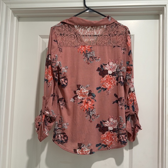 Women’s size large top with lace detail on back. - Picture 2 of 4